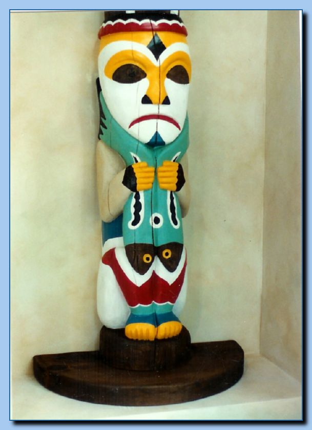 1-015 Totem-Traditional